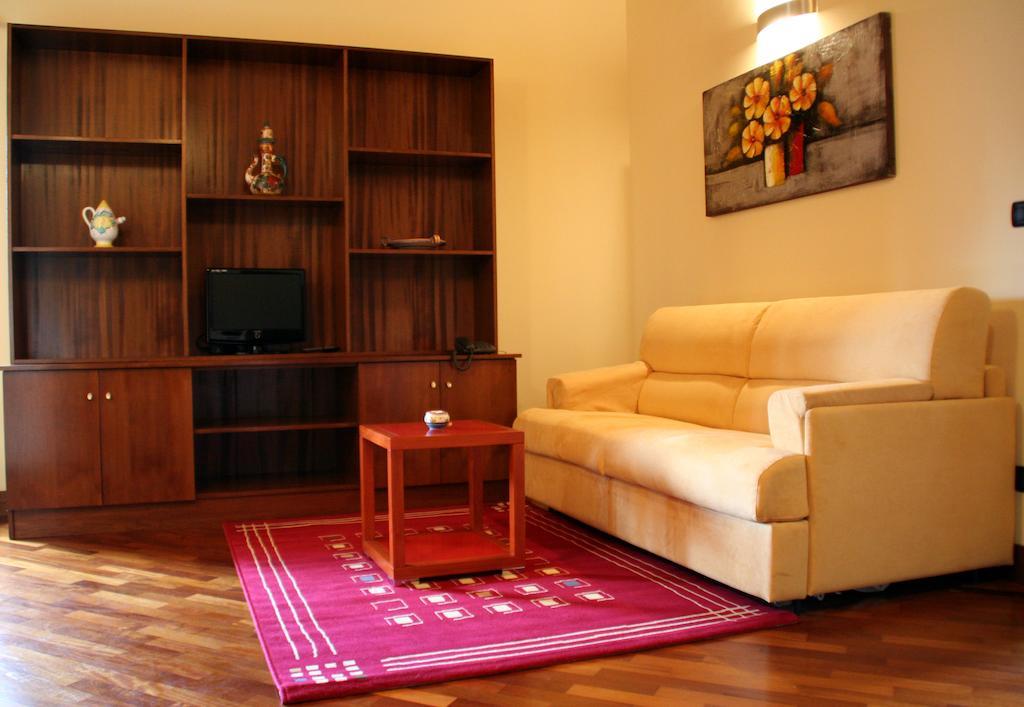I Cento Campanili Apartment Ачиреале Стая снимка