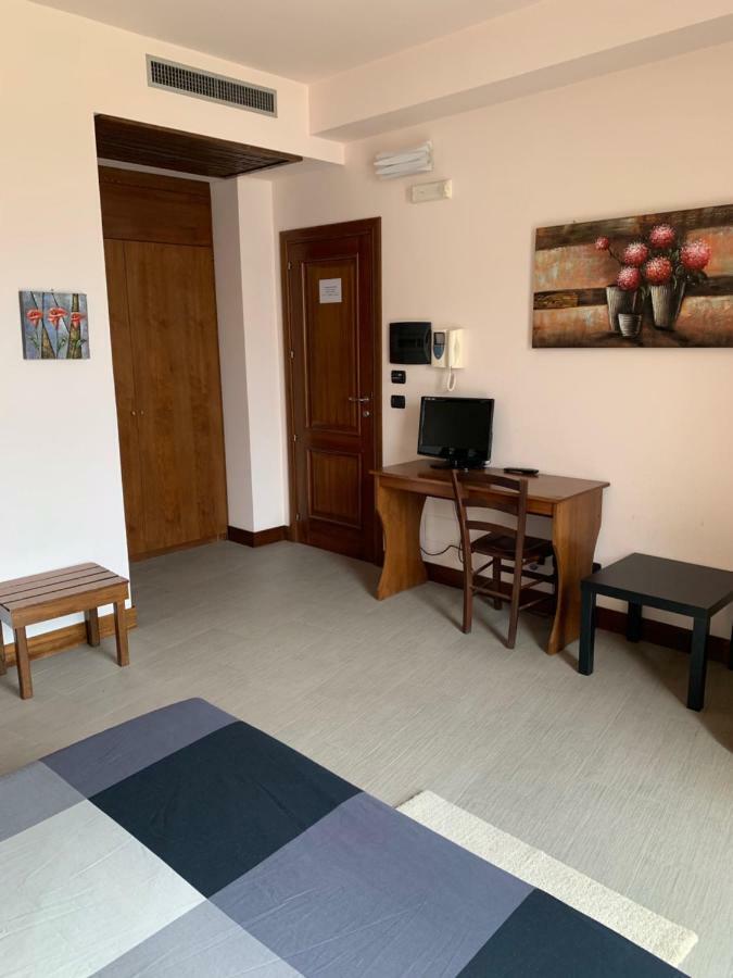 I Cento Campanili Apartment Ачиреале Екстериор снимка